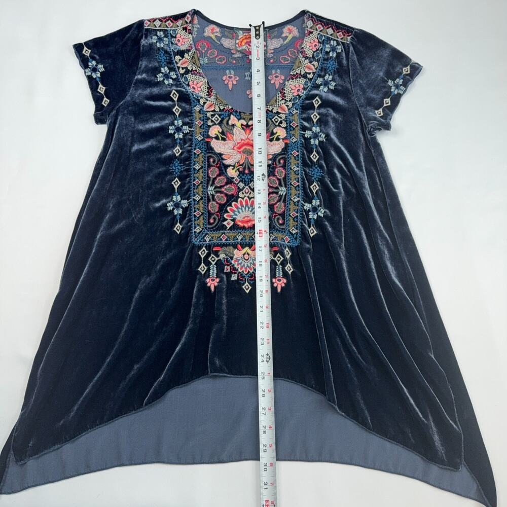 Johnny Was Los Angeles Velvet Tunic Top Womens Medium Blue Embroidered Boho - Picture 6 of 11